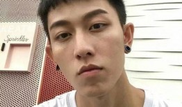 爆料搞笑丑男视频大全图片,搞笑丑男视频大全，笑料横生，欢乐无限