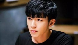 炎亚纶进娱乐圈吃瓜群众,从明星到吃瓜群众关注的焦点