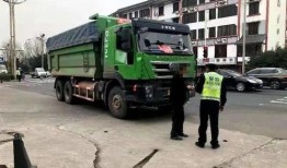 工程运输车爆料视频,揭秘运输过程中的风险与挑战