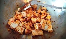 家常炒麻豆腐,家常美味，简单易学的传统小吃